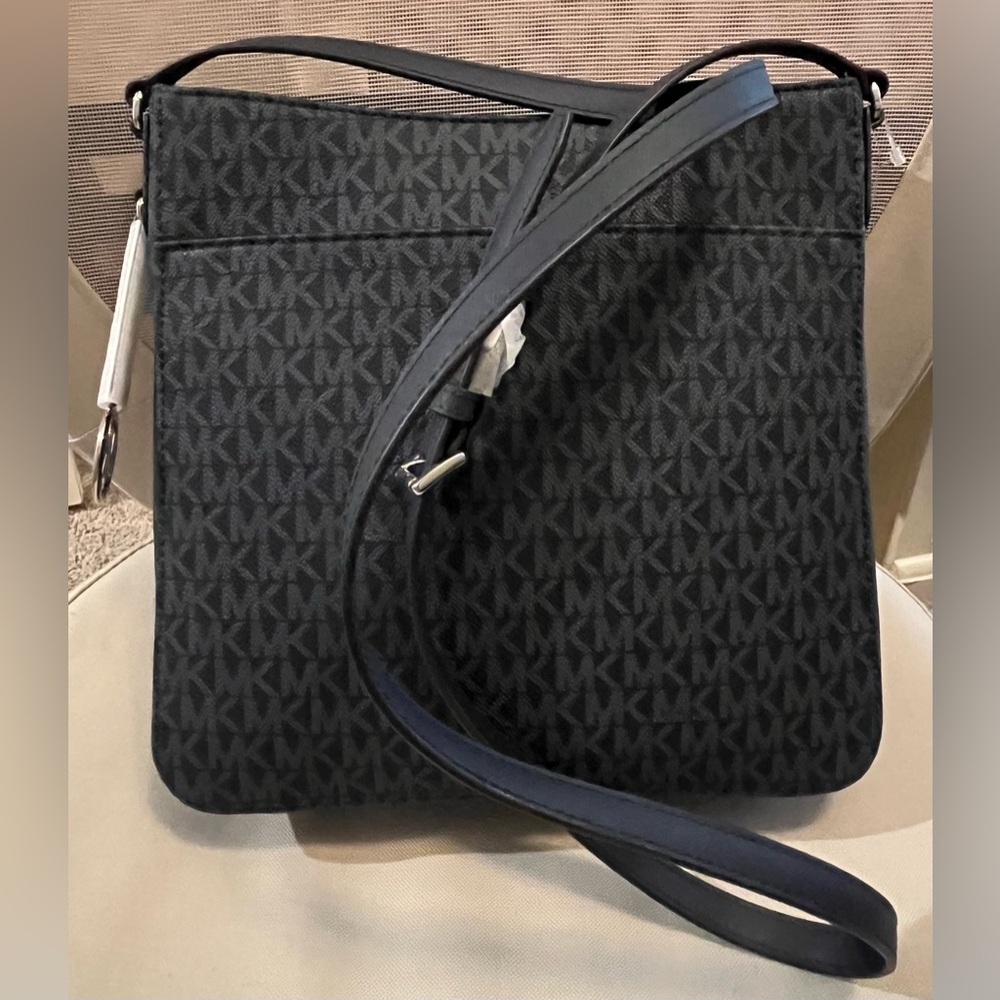 Michael Kors Monogram Admiral Blue Large Messenger Bag Jet Set Go NEW with Tags - Picture 2 of 8